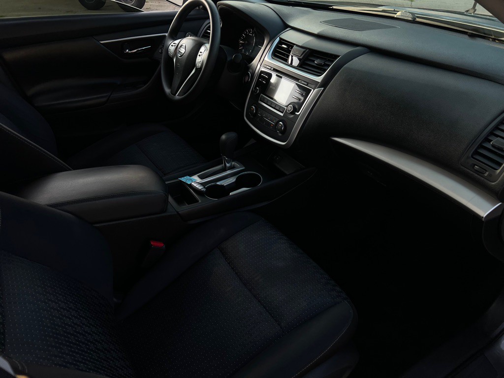 2016 Nissan Altima Image 36