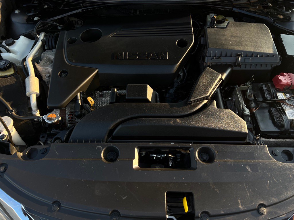2016 Nissan Altima Image 38