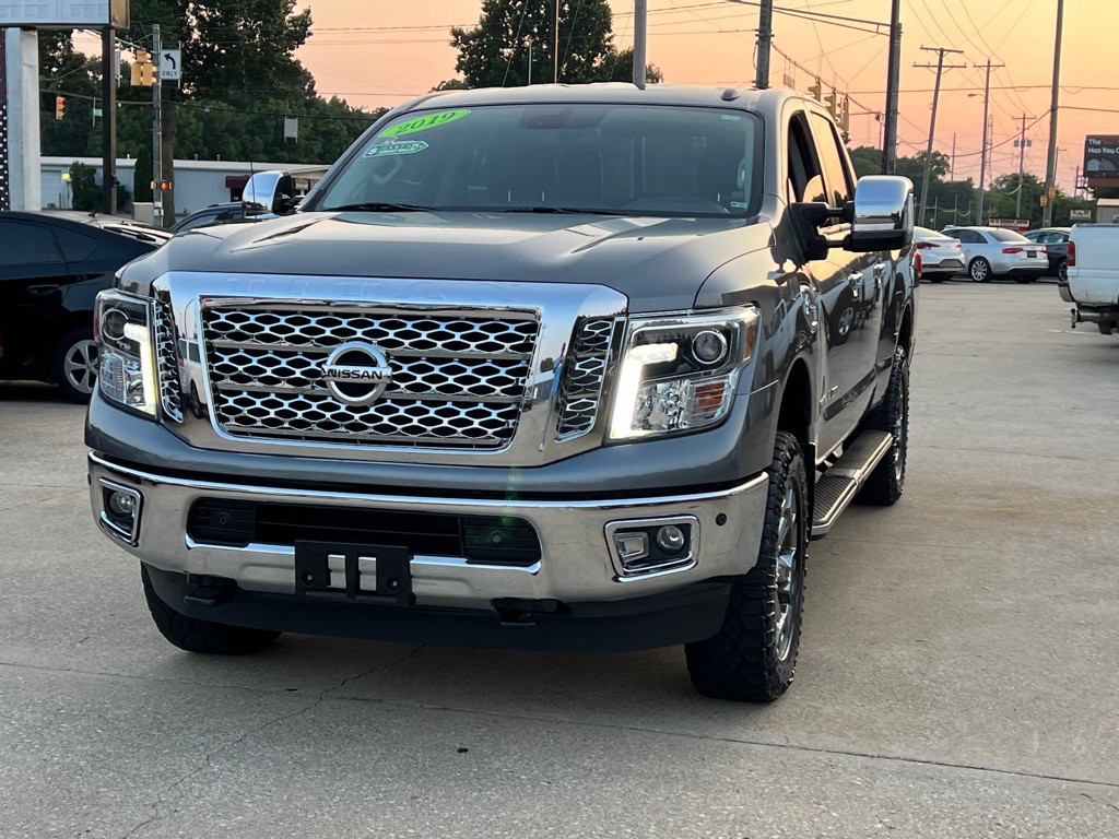 2019 Nissan Titan Image 3