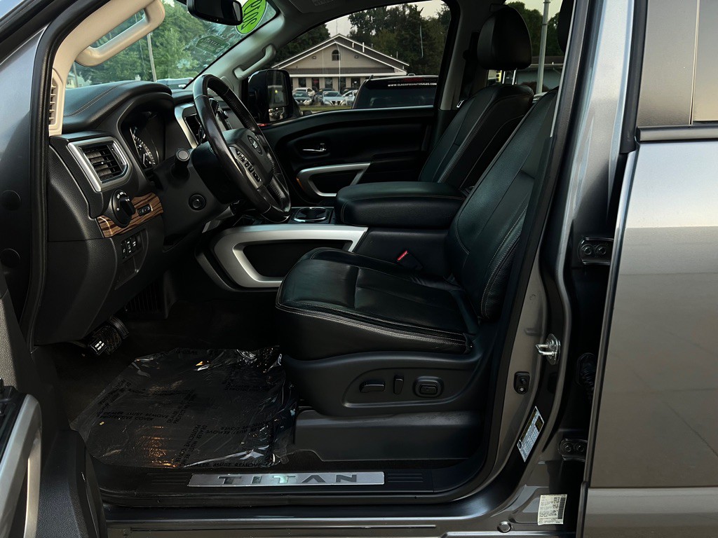 2019 Nissan Titan Image 31
