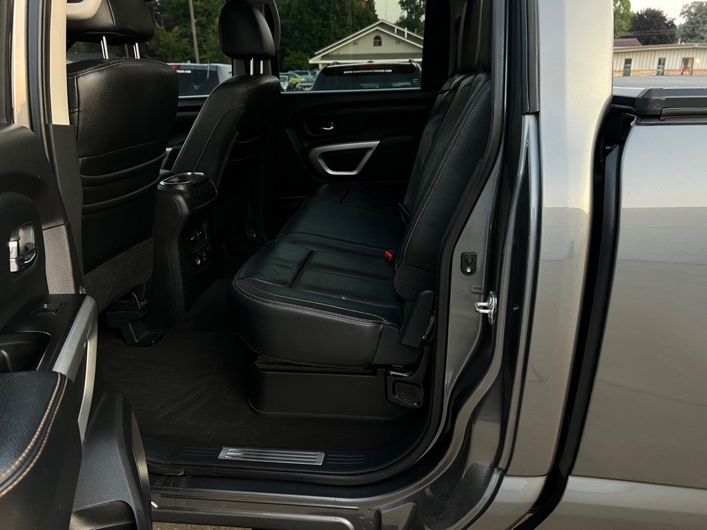2019 Nissan Titan Image 40