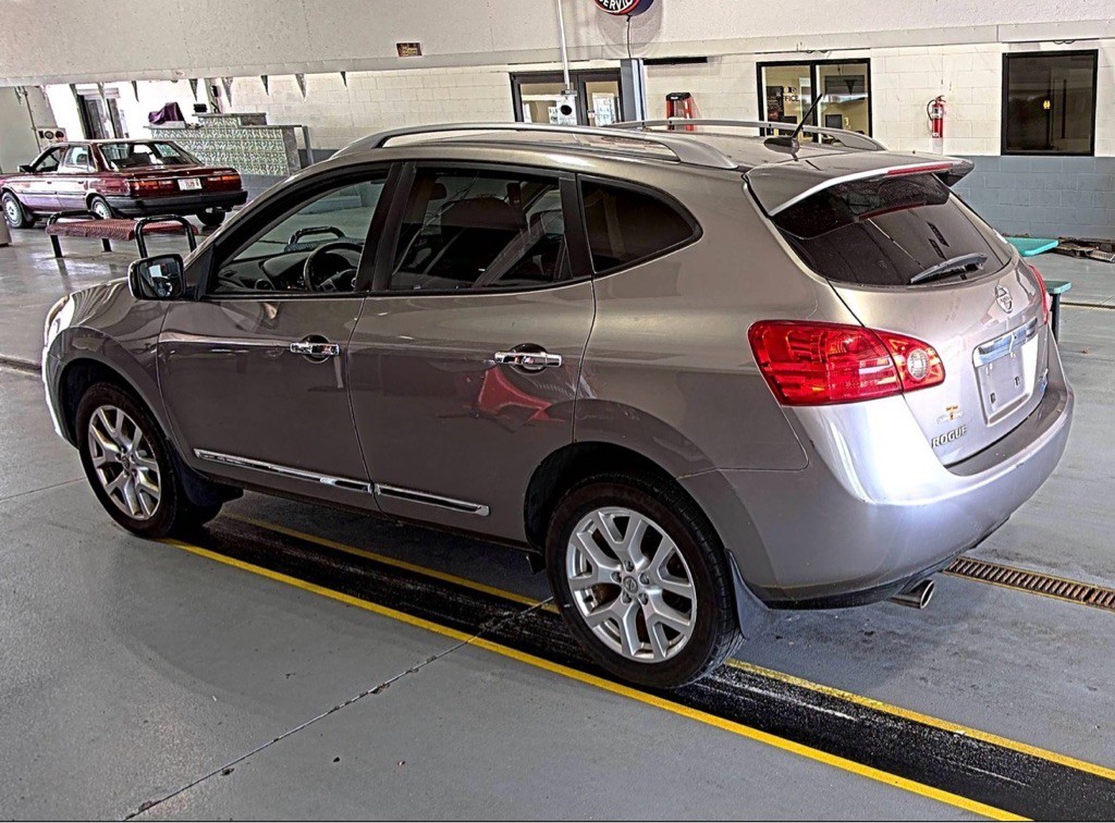 2011 Nissan Rogue Image 2