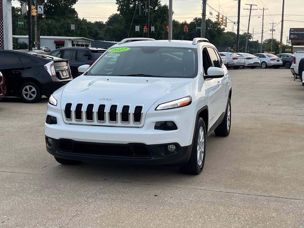 2017 Jeep Cherokee Image 11