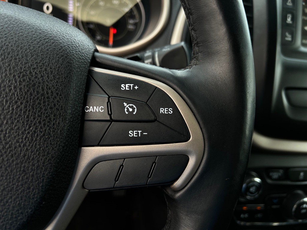 2017 Jeep Cherokee Image 18