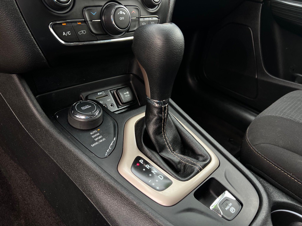 2017 Jeep Cherokee Image 22