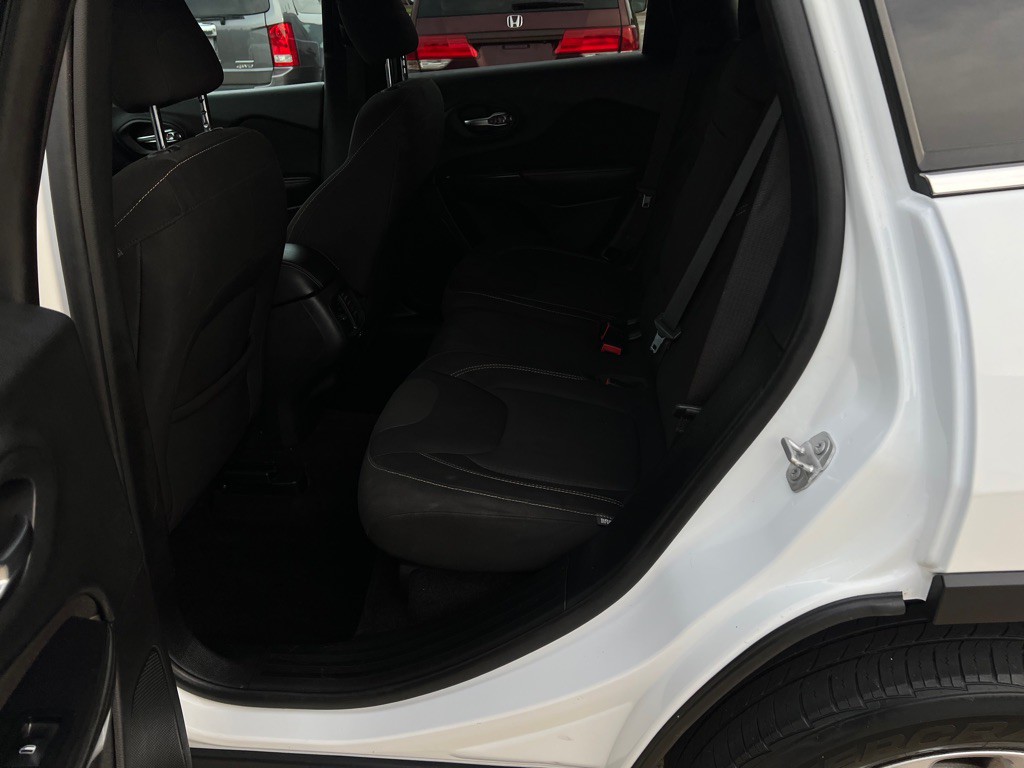 2017 Jeep Cherokee Image 25