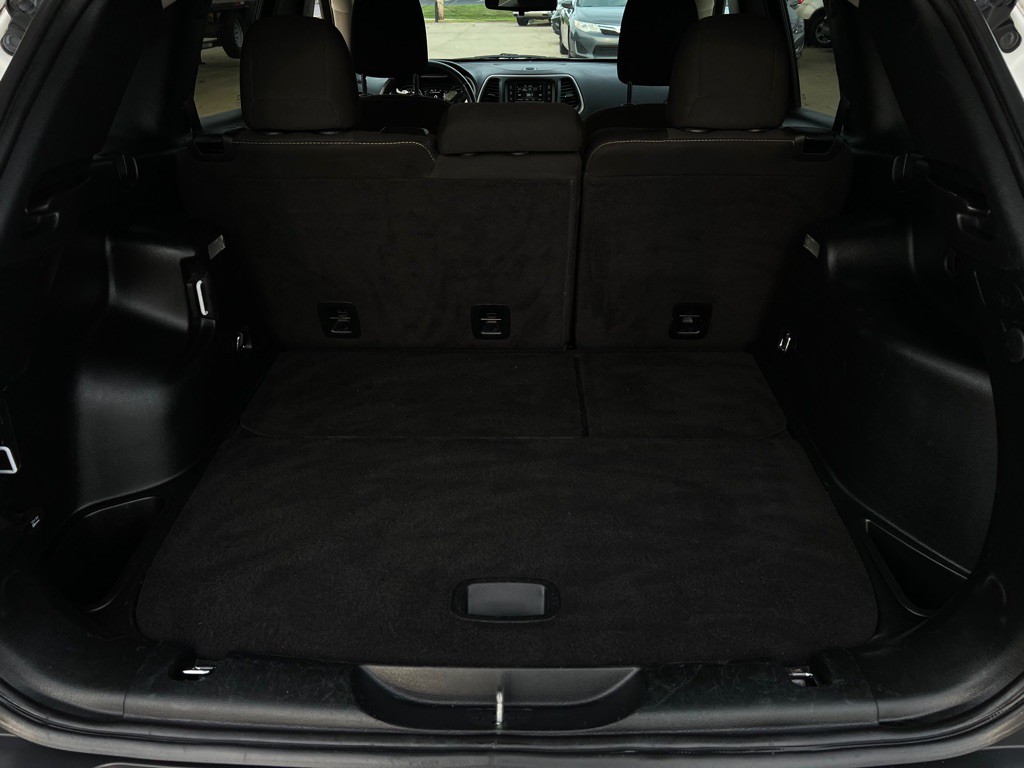 2017 Jeep Cherokee Image 28