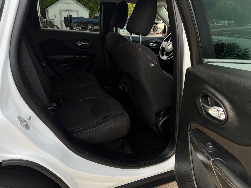 2017 Jeep Cherokee Image 30
