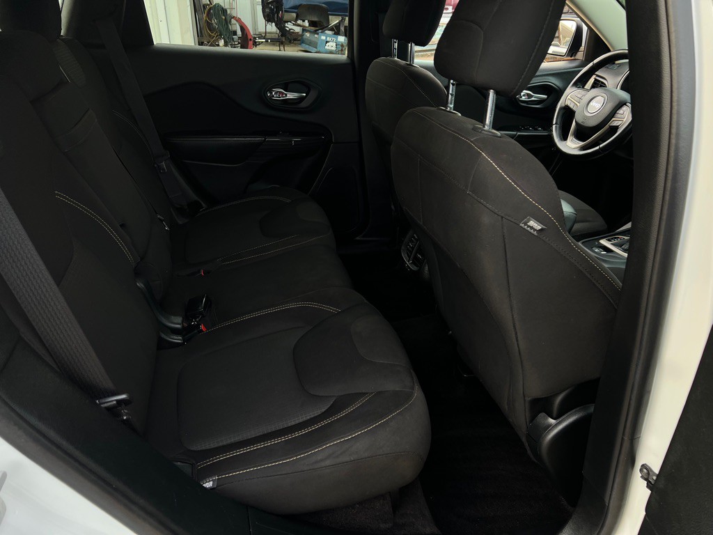 2017 Jeep Cherokee Image 31
