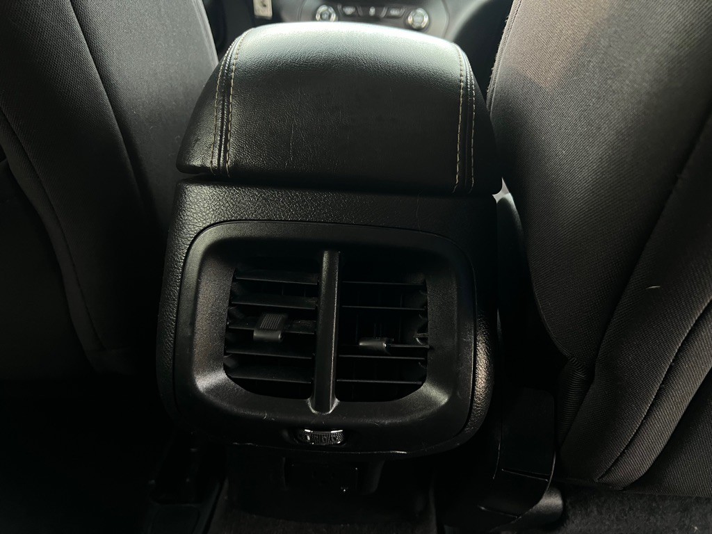 2017 Jeep Cherokee Image 32