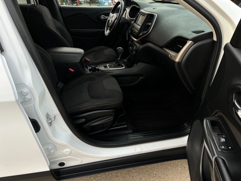 2017 Jeep Cherokee Image 35