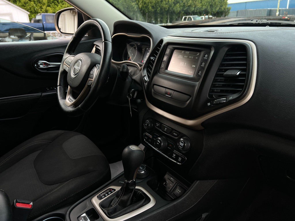 2017 Jeep Cherokee Image 37