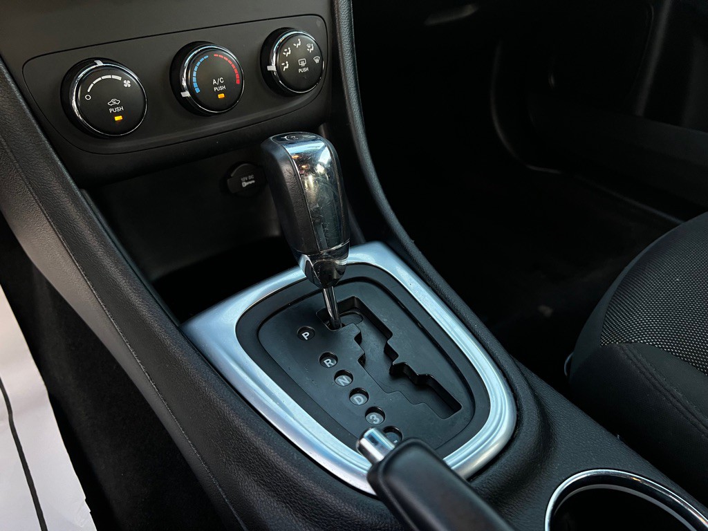 2013 Dodge Avenger Image 27