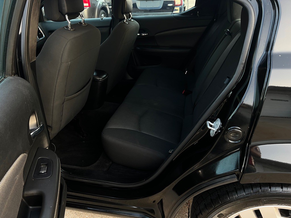 2013 Dodge Avenger Image 29