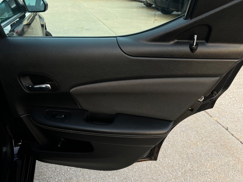 2013 Dodge Avenger Image 32