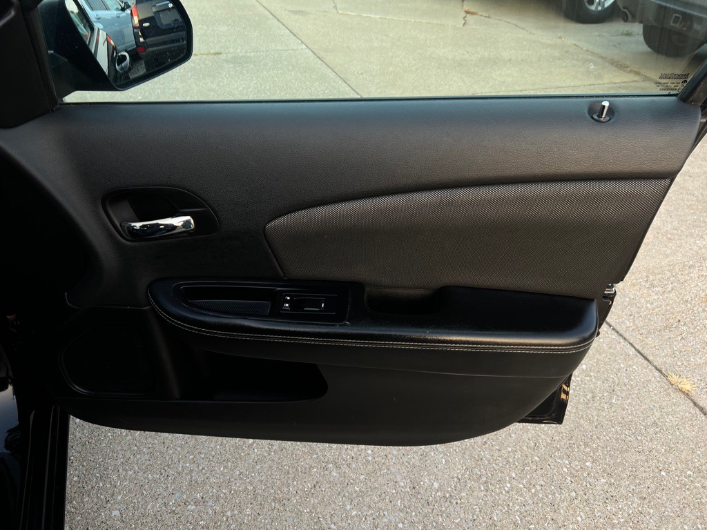 2013 Dodge Avenger Image 36