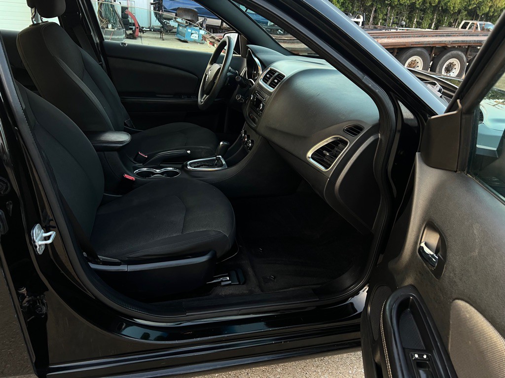 2013 Dodge Avenger Image 37