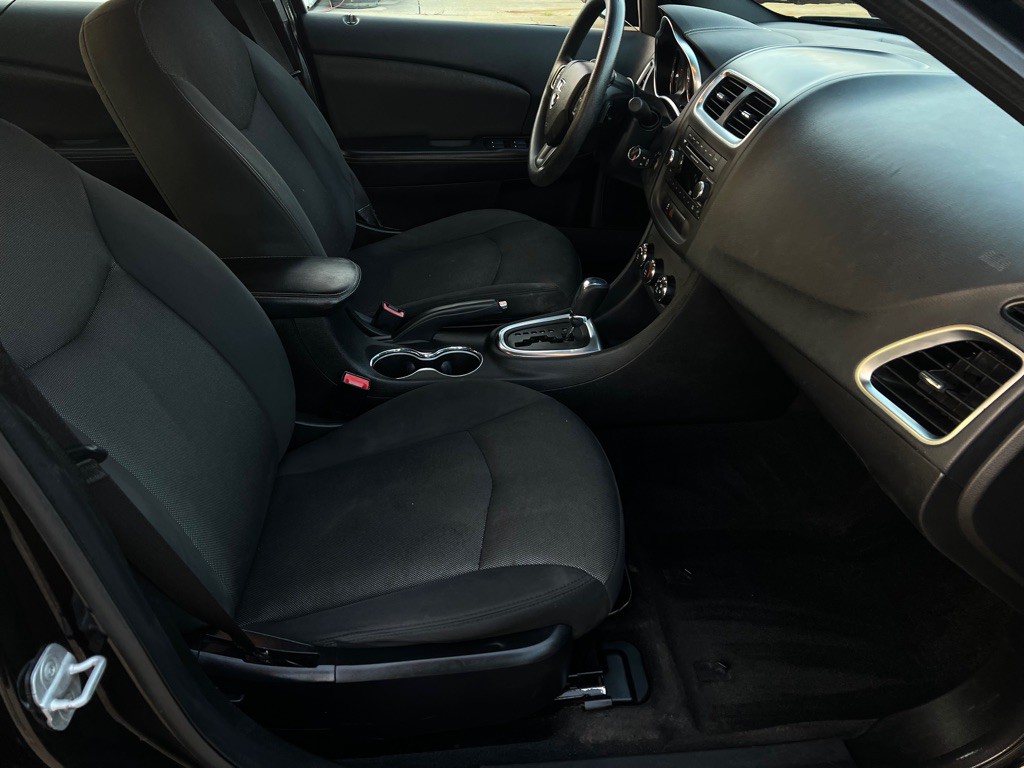 2013 Dodge Avenger Image 38