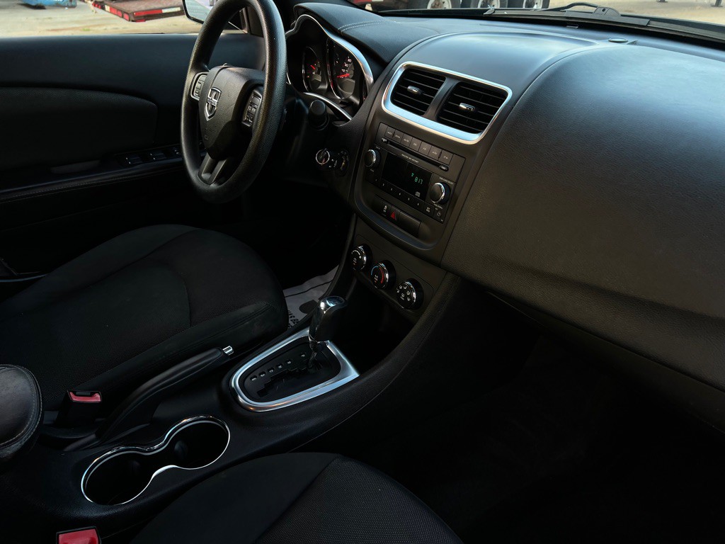 2013 Dodge Avenger Image 39