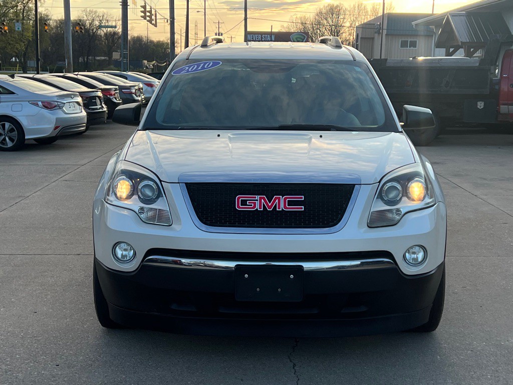 2010 GMC Acadia Image 2