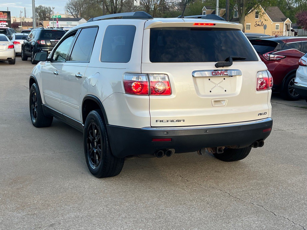2010 GMC Acadia Image 7