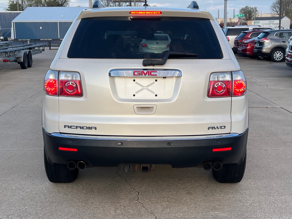 2010 GMC Acadia Image 8