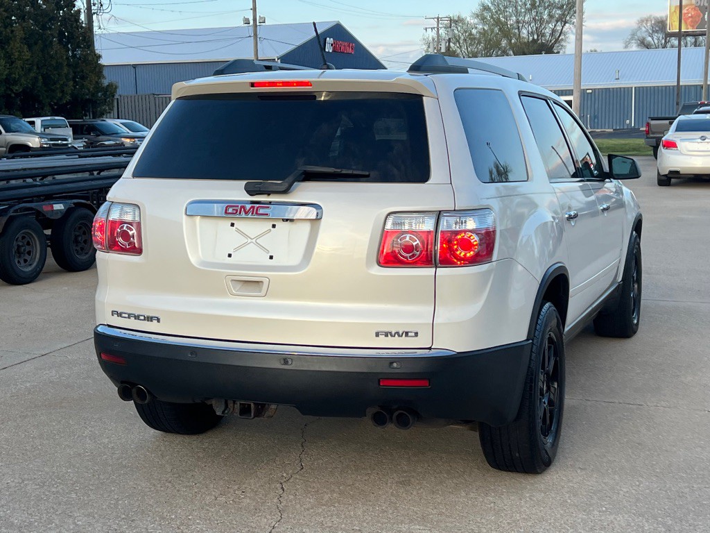2010 GMC Acadia Image 9