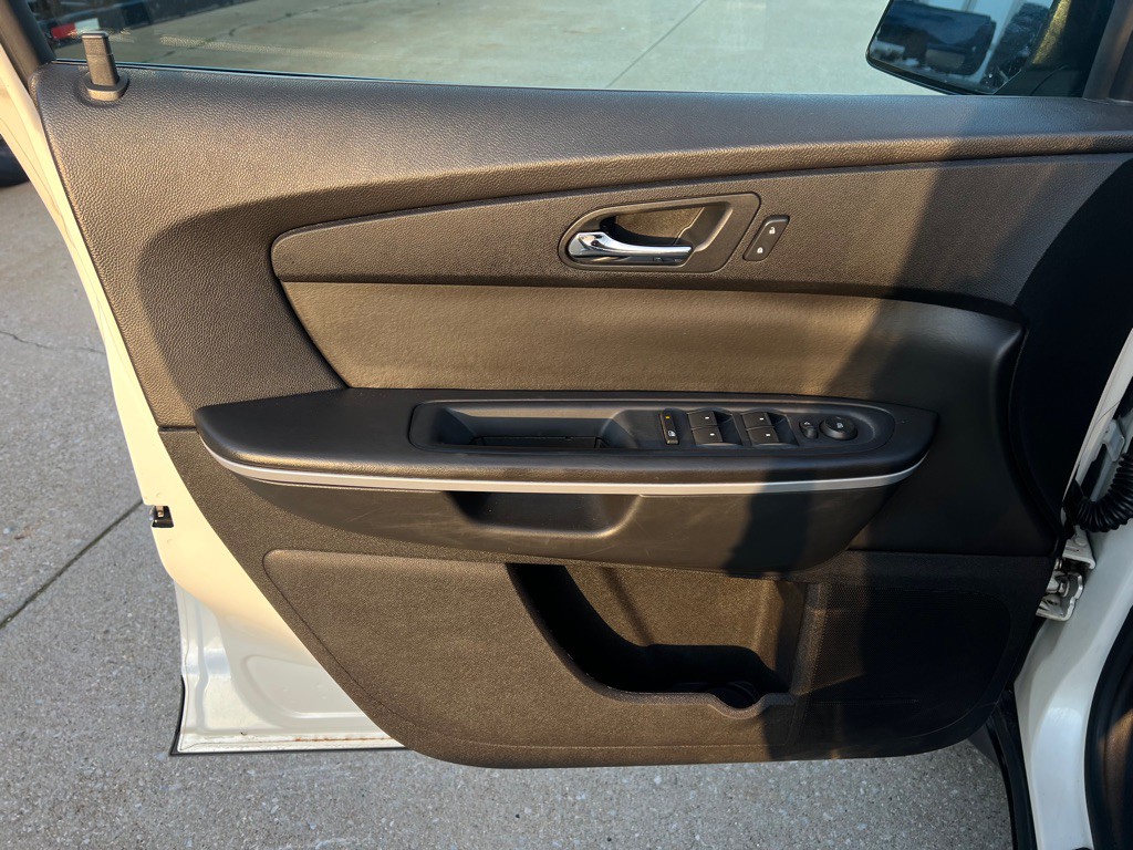 2010 GMC Acadia Image 14