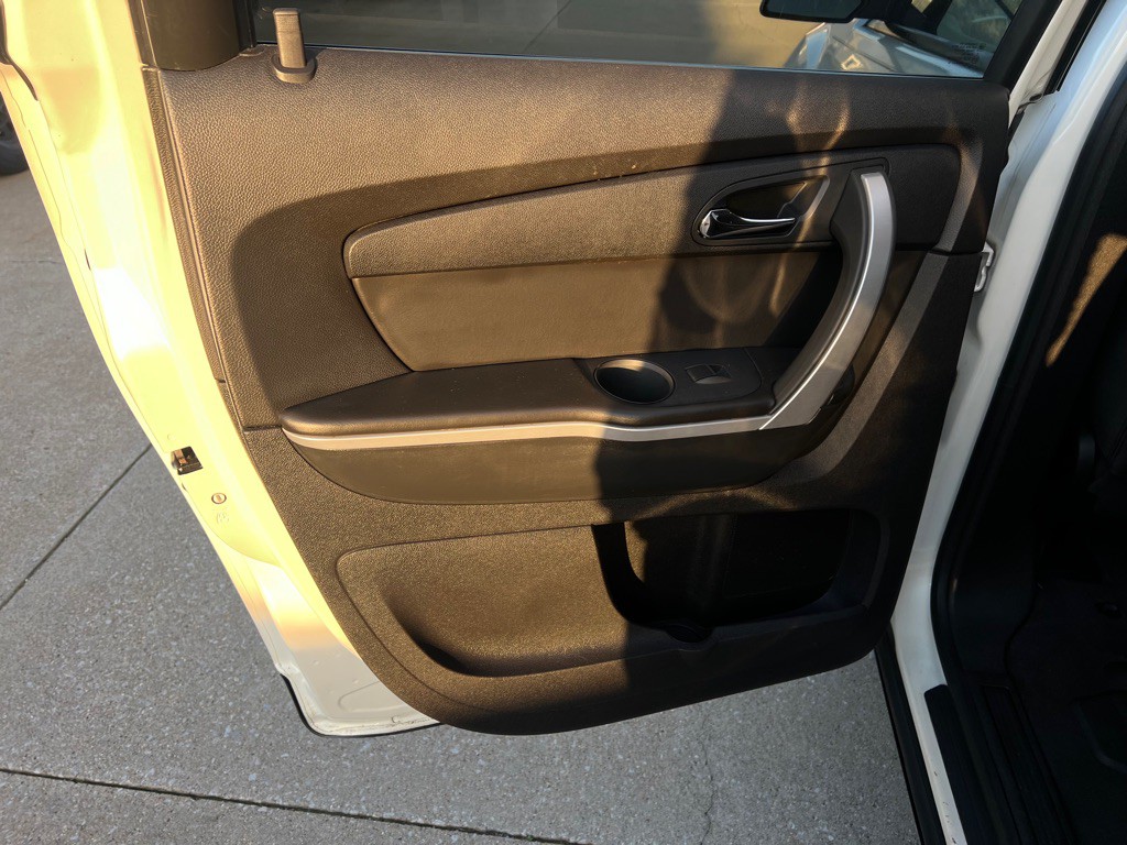 2010 GMC Acadia Image 23