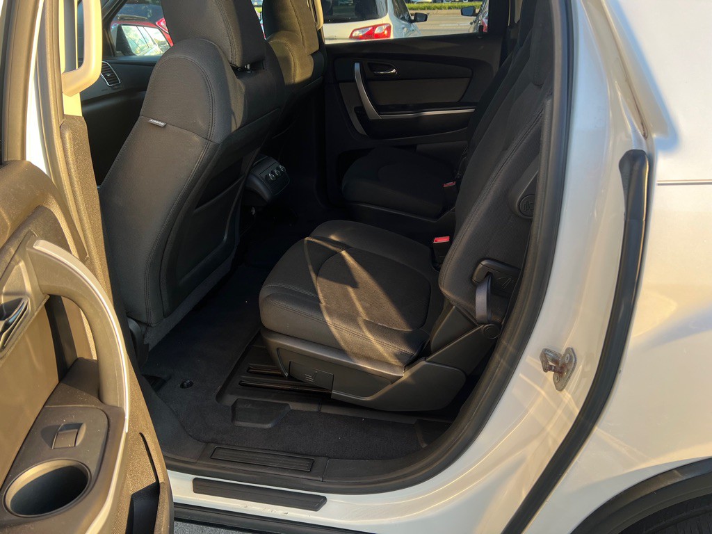 2010 GMC Acadia Image 24