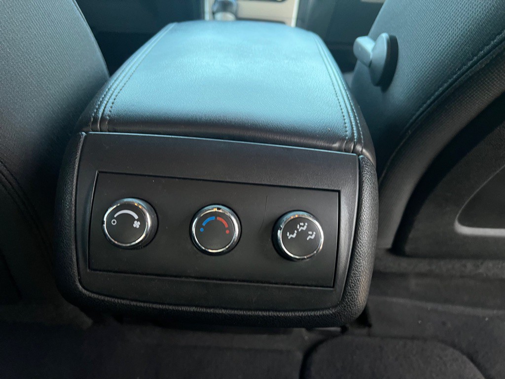2010 GMC Acadia Image 32
