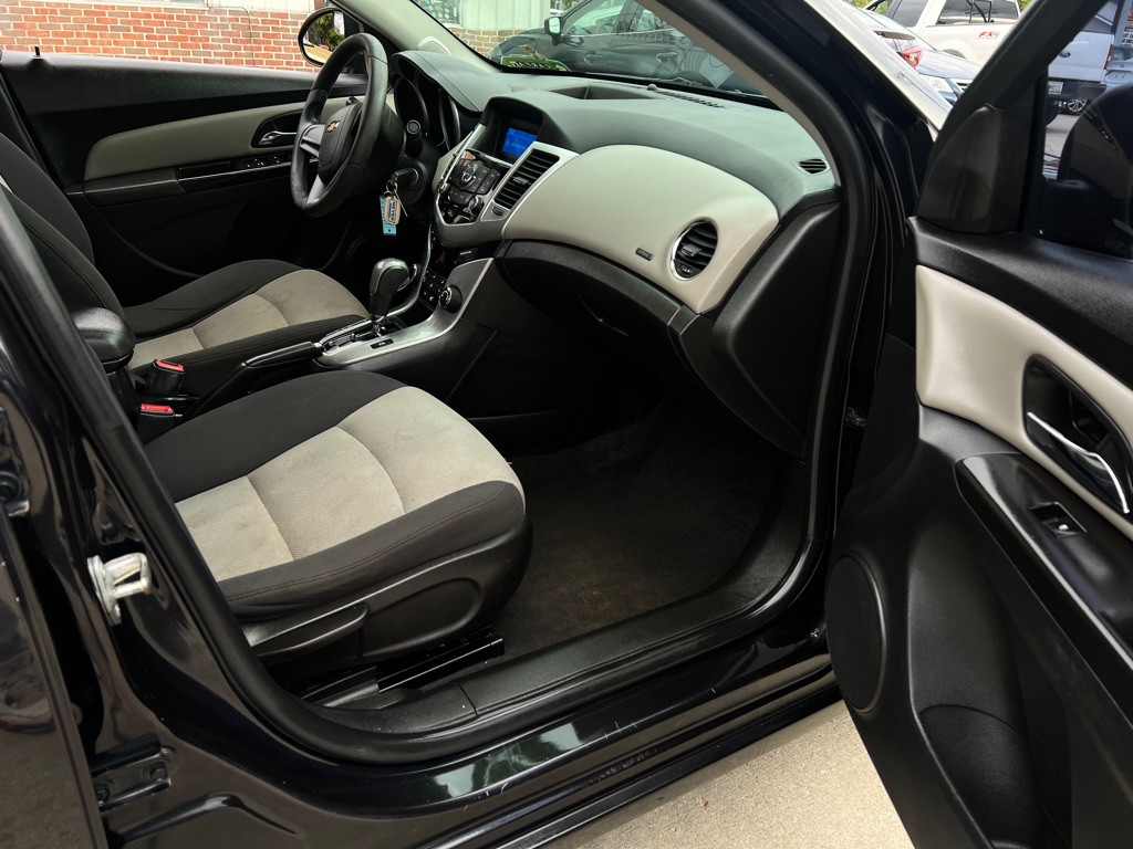 2014 Chevrolet Cruze Image 30