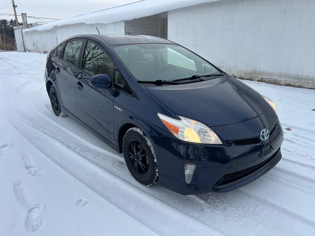 2013 Toyota Prius Image 2
