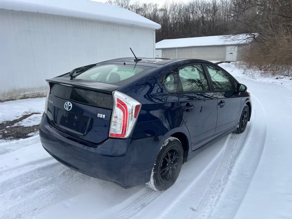 2013 Toyota Prius Image 4