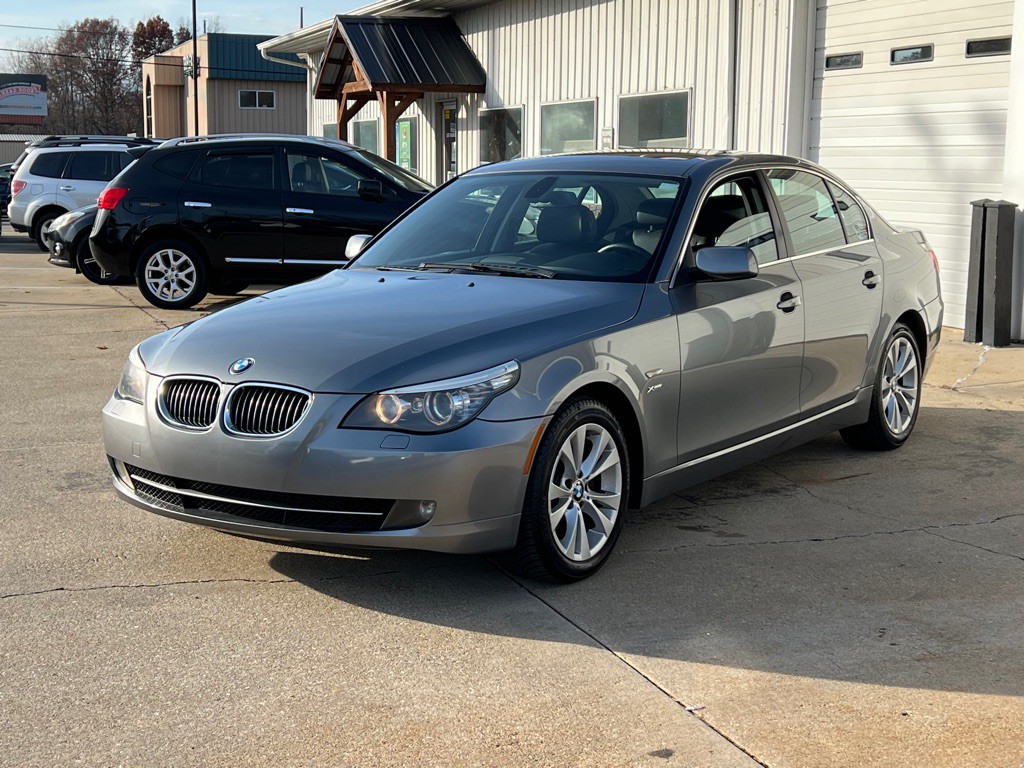 2010 BMW 5 Series Image 1