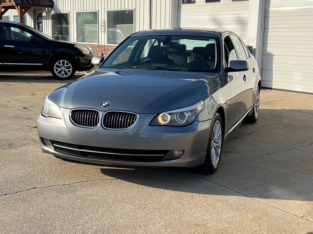 2010 BMW 5 Series Image 2
