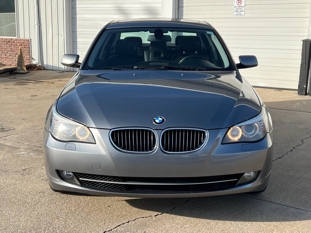 2010 BMW 5 Series Image 3