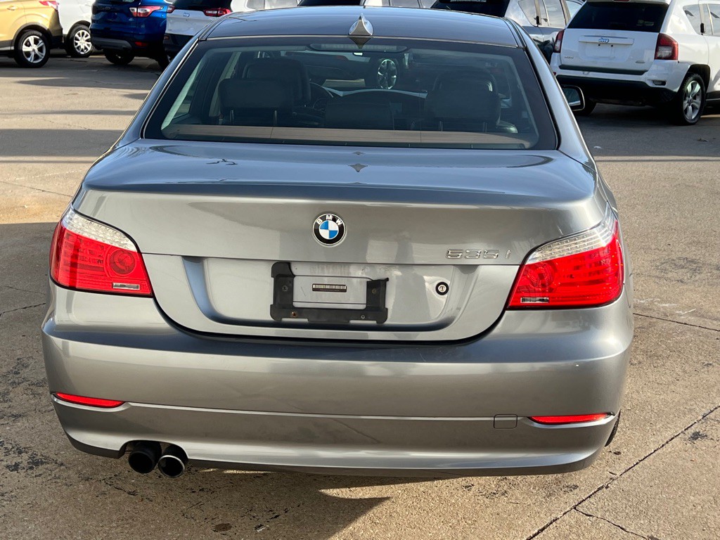 2010 BMW 5 Series Image 9