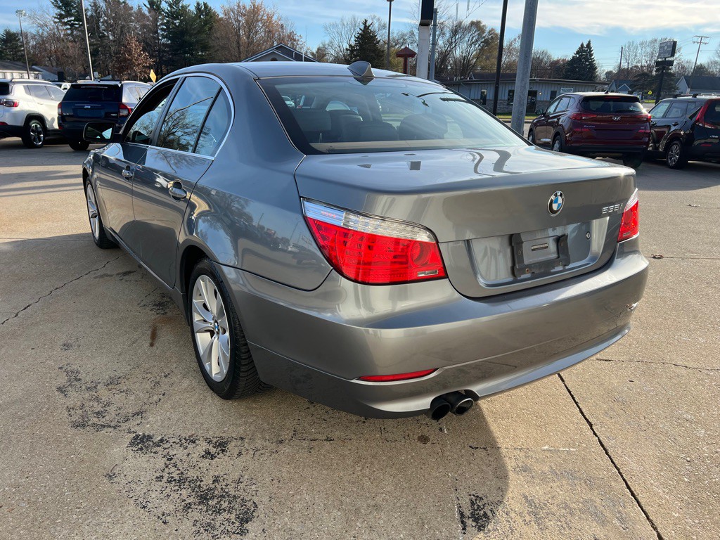 2010 BMW 5 Series Image 10