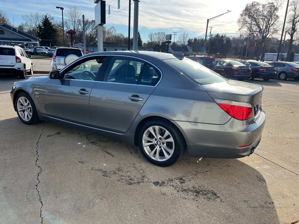 2010 BMW 5 Series Image 11