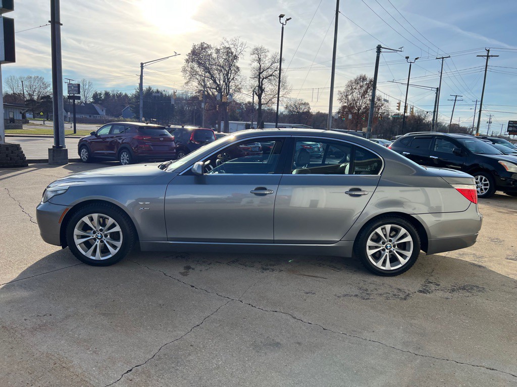 2010 BMW 5 Series Image 12