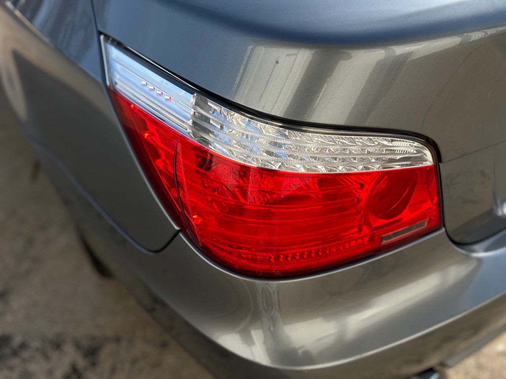 2010 BMW 5 Series Image 17