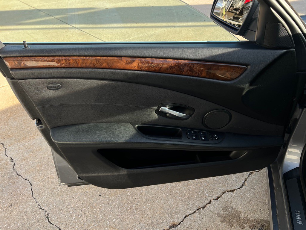 2010 BMW 5 Series Image 19