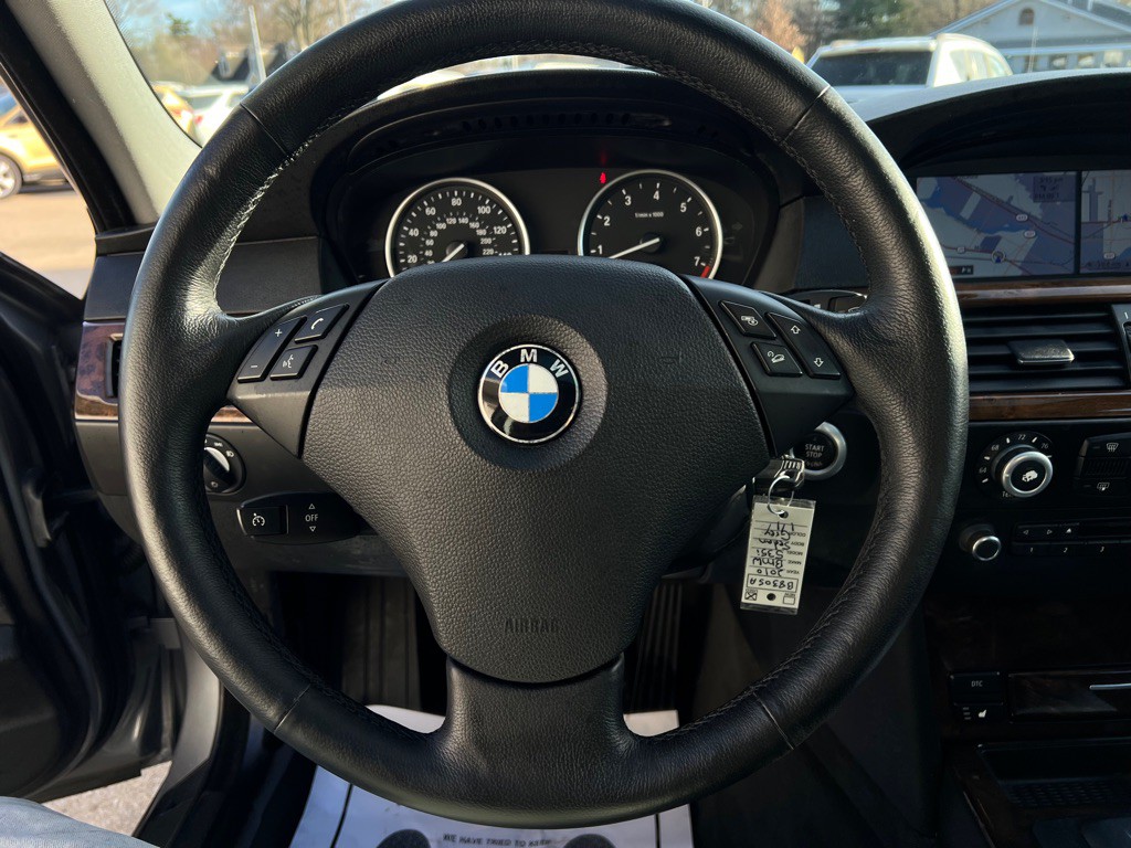 2010 BMW 5 Series Image 23