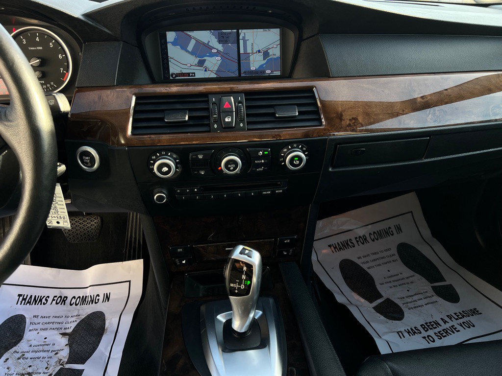 2010 BMW 5 Series Image 27