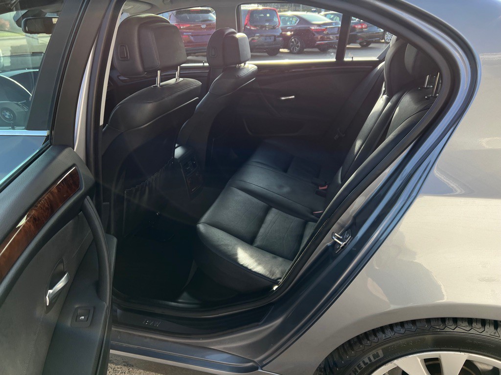 2010 BMW 5 Series Image 31