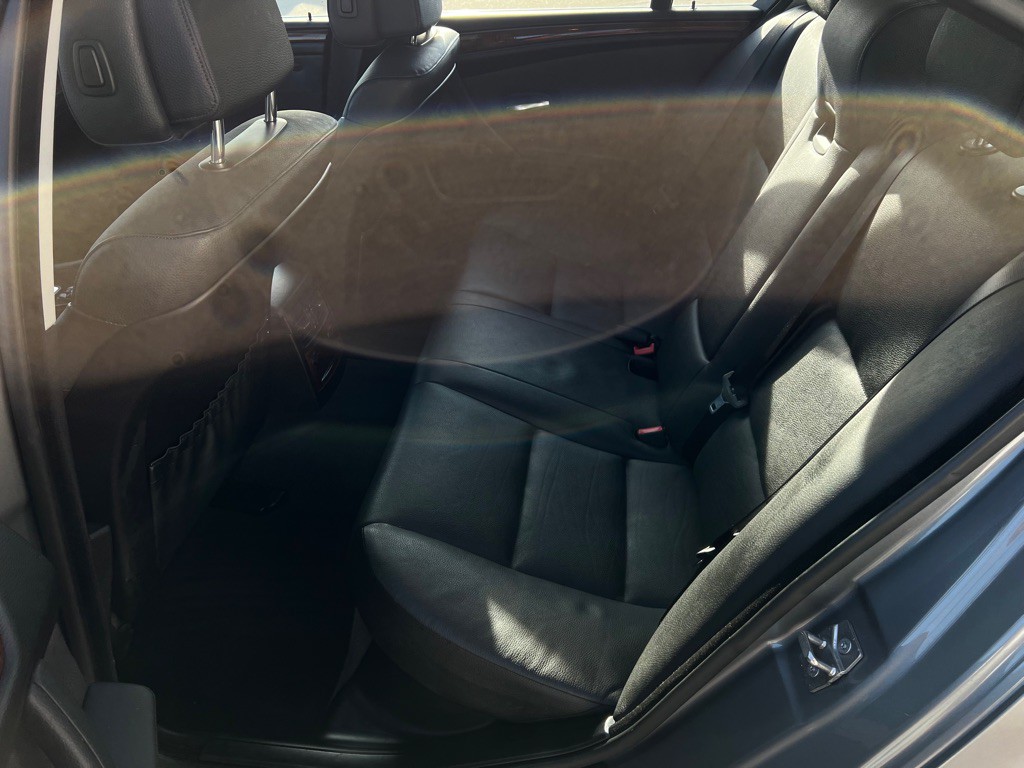 2010 BMW 5 Series Image 32