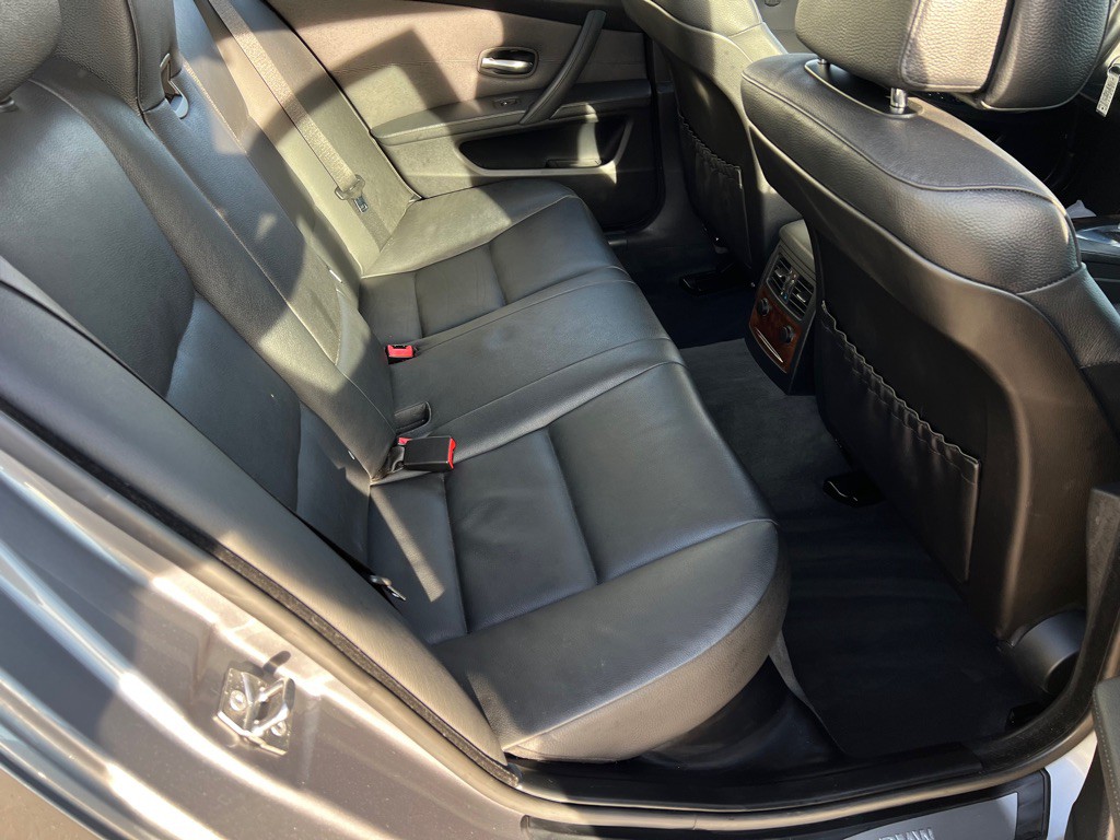 2010 BMW 5 Series Image 37