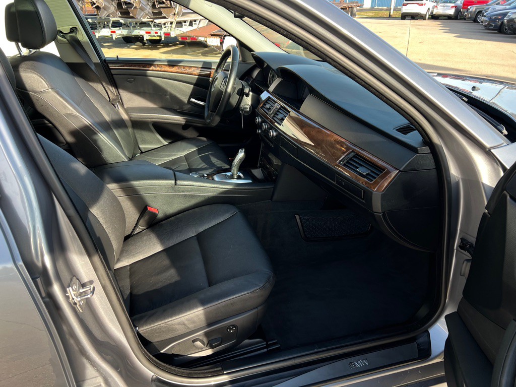 2010 BMW 5 Series Image 41