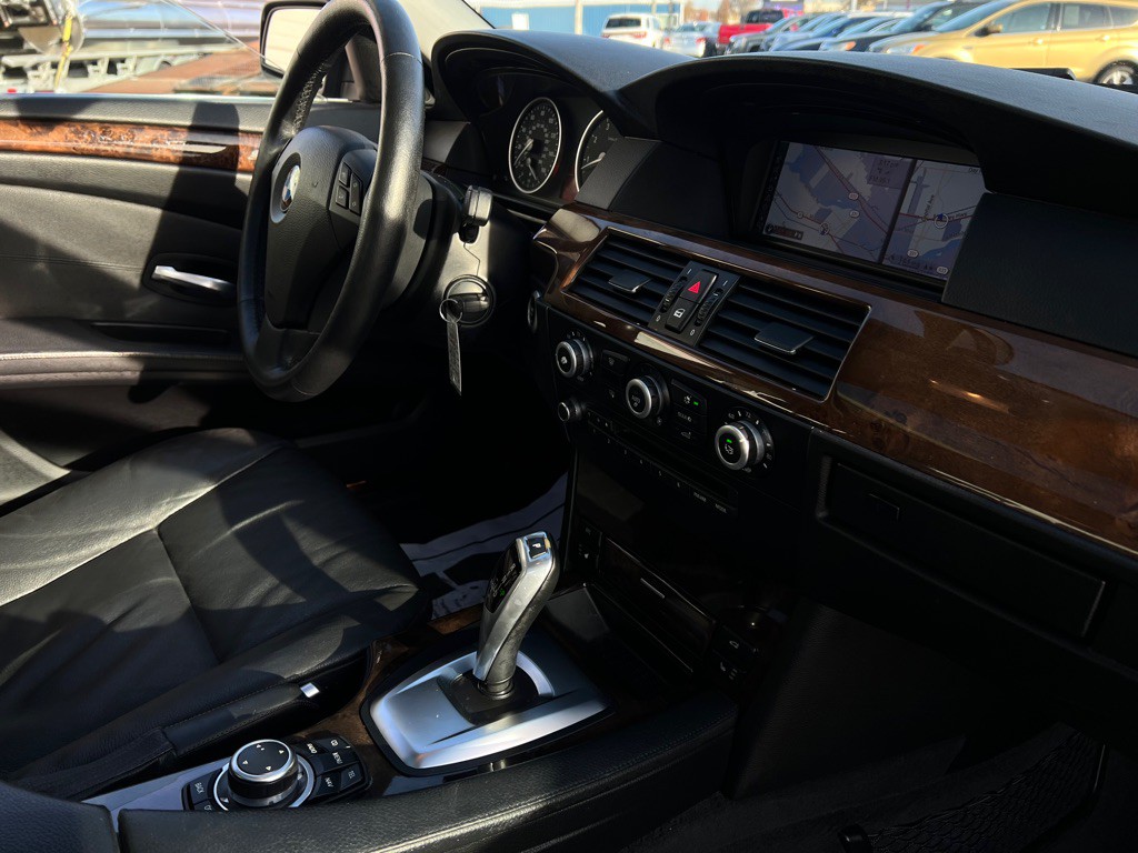 2010 BMW 5 Series Image 43